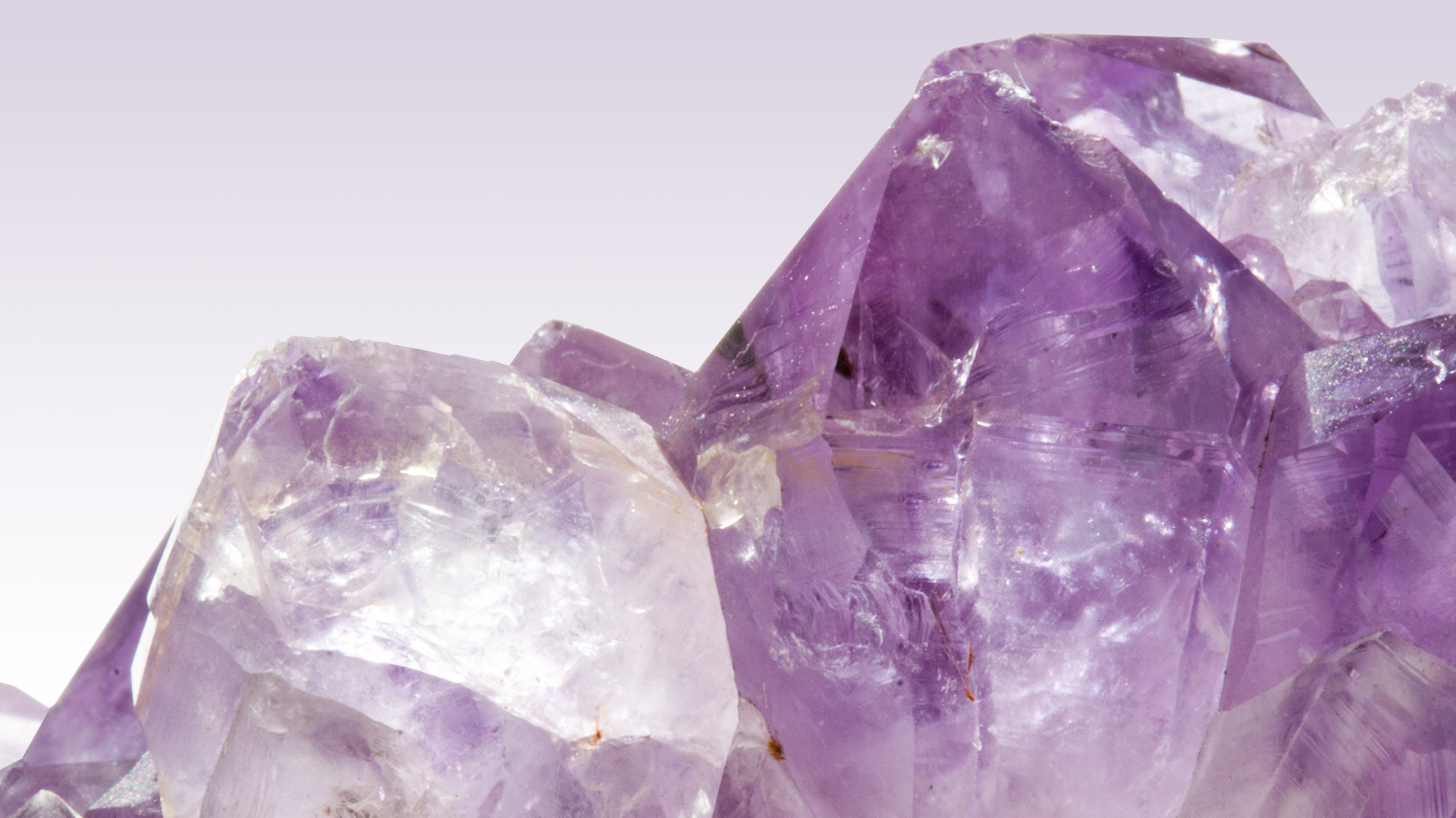 Amethyst Stein: Geschichte, Einzigartigkeit und Verwendung im Schmuck