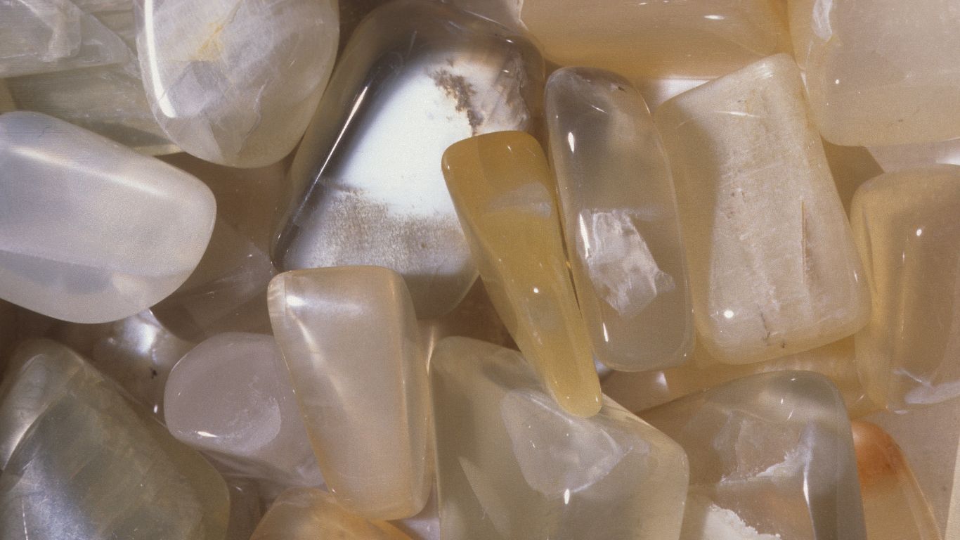 Entdecke Mondsteine: Geschichte, Eigenschaften und Kaufanleitung