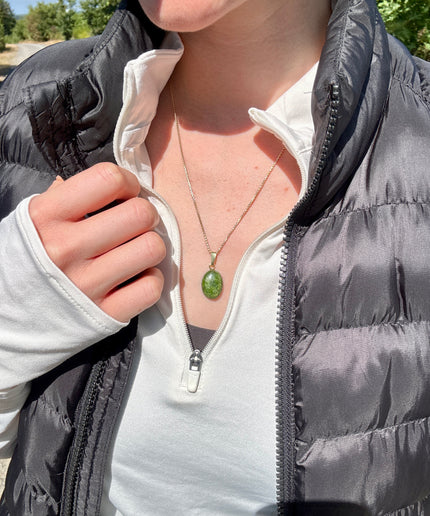 Chromdiopsid Cabochon Kettenanhänger