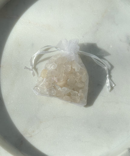 Bergkristall Chips zum Aufladen von Edelsteinen