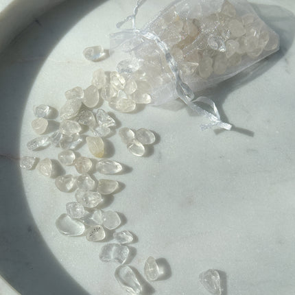 Bergkristall Chips zum Aufladen von Edelsteinen