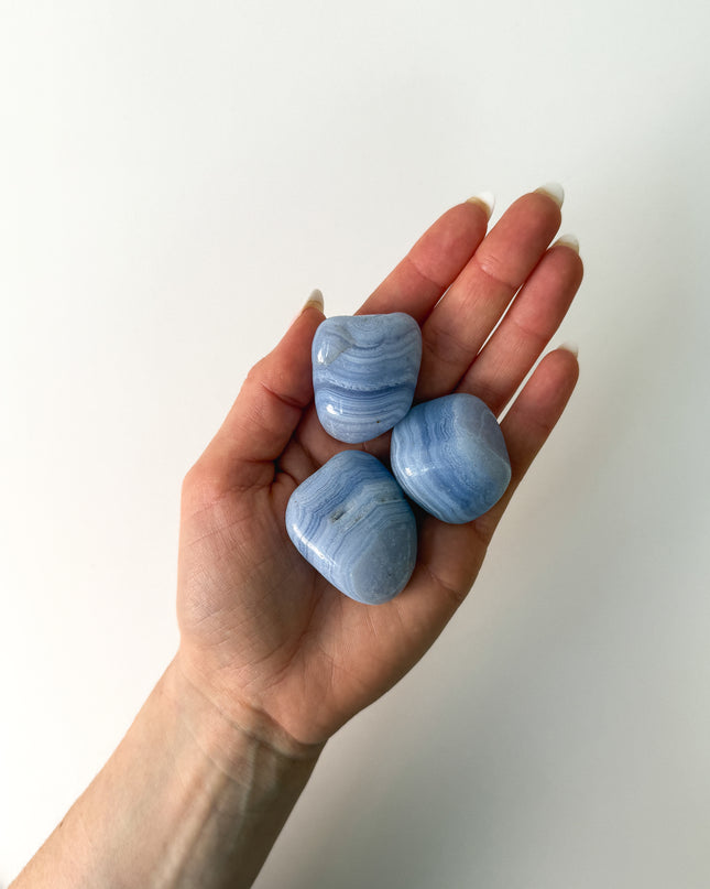Blauer Chalcedon (Blue Lace Agate) Trommelstein