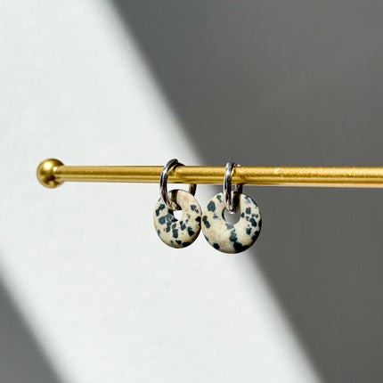 Dalmatiner Donut Ohrringe – mit Hoop in Silber oder Gold