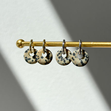 Dalmatiner Donut Ohrringe – mit Hoop in Silber oder Gold