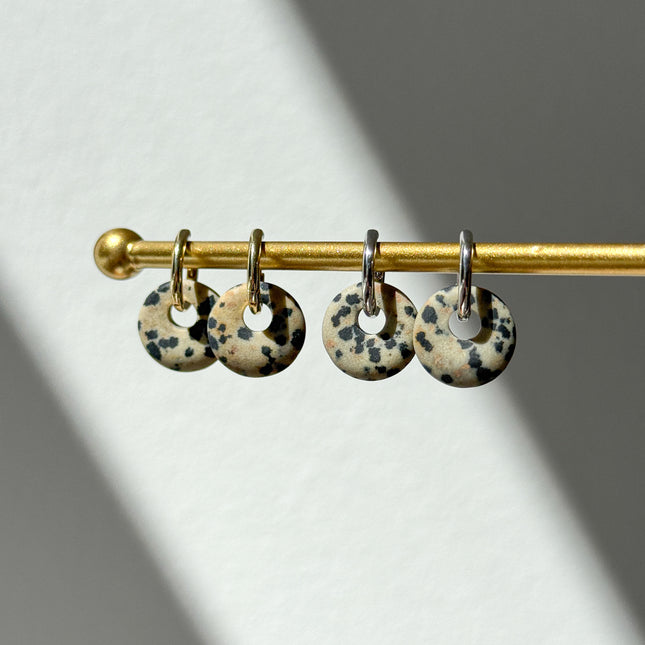 Dalmatiner Donut Ohrringe – mit Hoop in Silber oder Gold
