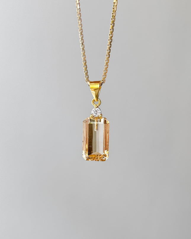 FairyTale Danburit Anhänger - Baguette in Gold