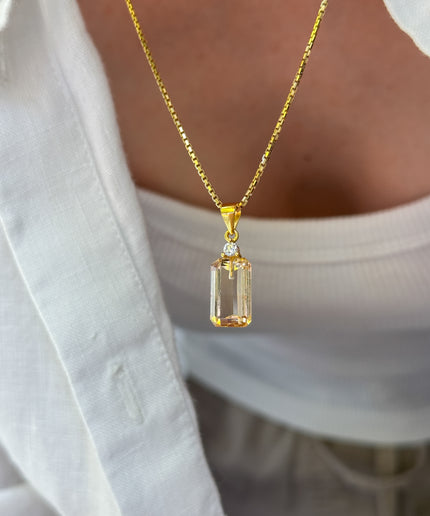 FairyTale Danburit Anhänger - Baguette in Gold