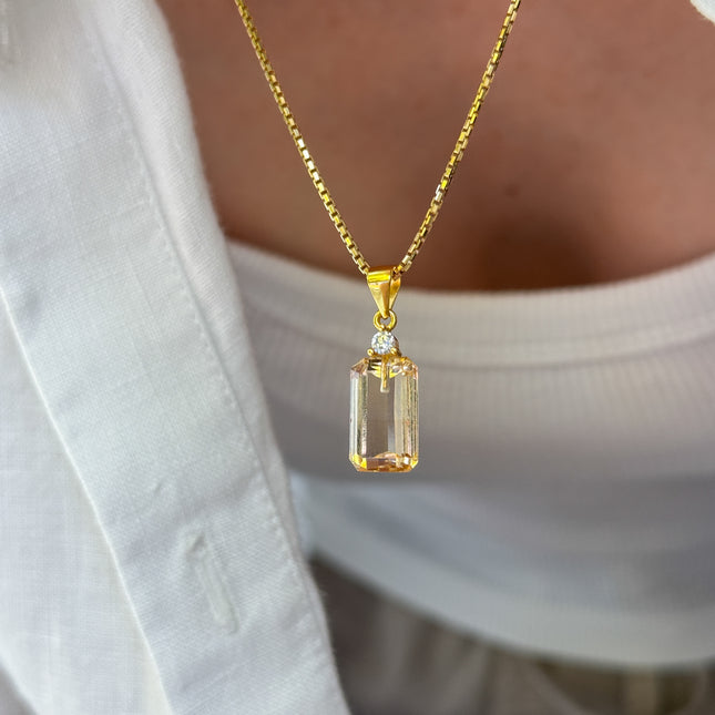 FairyTale Danburit Anhänger - Baguette in Gold