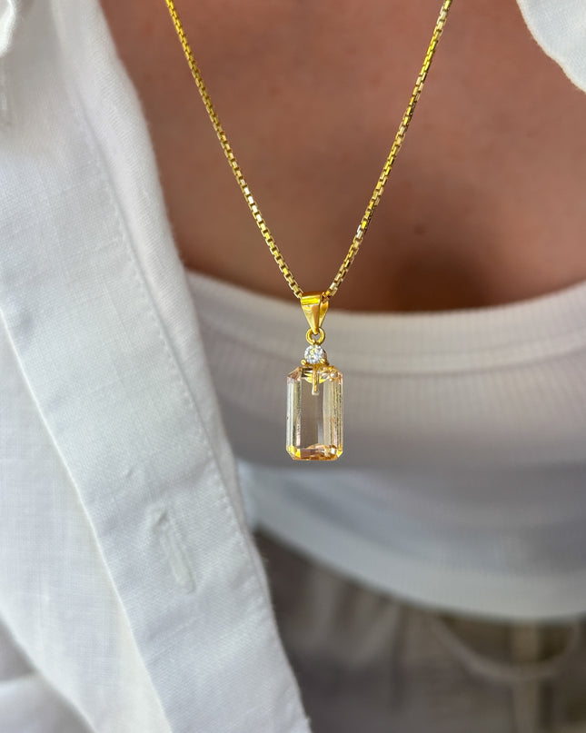 FairyTale Danburit Anhänger - Baguette in Gold