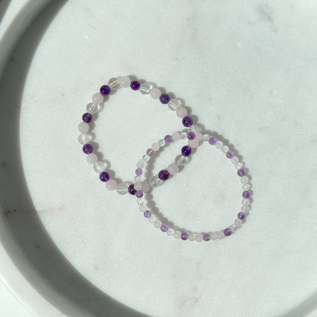 Holy Trinity Perlenarmband - Bergkristall, Amethyst, Rosenquarz