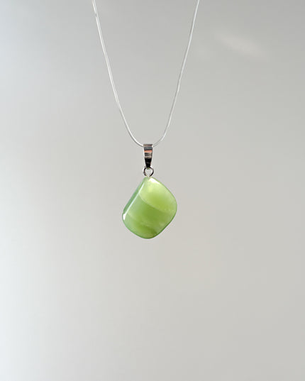 Jade-Nephrit Kettenanhänger