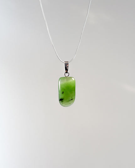 Jade-Nephrit Kettenanhänger