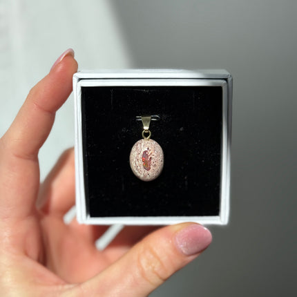 Opal (Feueropal) Cabochon Kettenanhänger (UNIKAT)