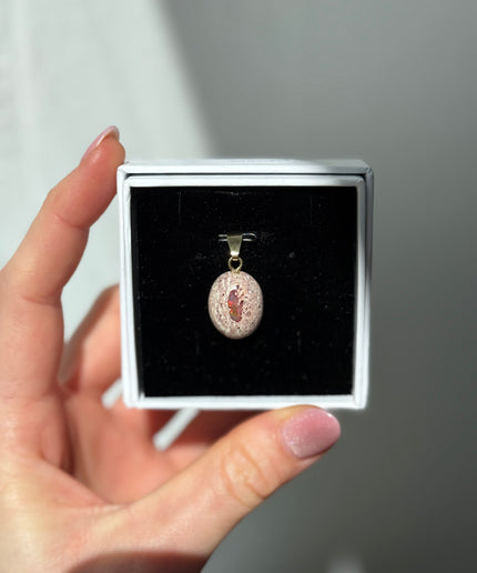 Opal (Feueropal) Cabochon Kettenanhänger (UNIKAT)