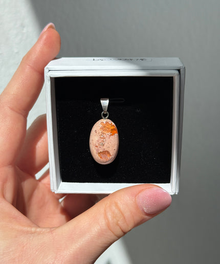 Opal (Feueropal) Cabochon Kettenanhänger (UNIKAT)