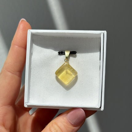 Fluorit geometrischer Kettenanhänger