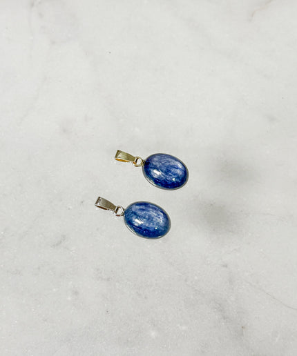 Disthen (Kyanit) Cabochon Kettenanhänger