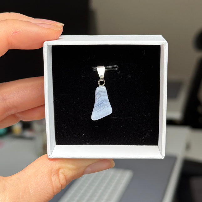 Blue Lace Agate (Blauer Chalcedon) Kettenanhänger