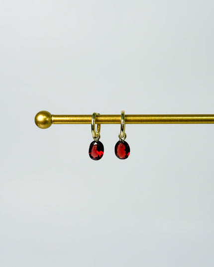 Granat facettiert Ohrringe – mit Hoop in Silber oder Gold