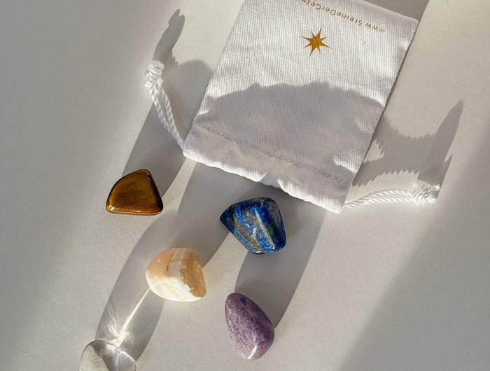 <h3><a href="https://steinedergezeiten.de/collections/rauchquarz" title="https://steinedergezeiten.de/collections/lapislazuli"><span style="text-decoration:underline"><strong>Lapislazuli</strong></span></a></h3>