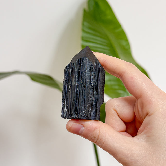 Turmalin Schörl Spitze (halbpoliert)