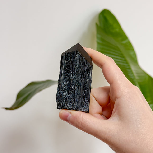 Turmalin Schörl Spitze (halbpoliert)