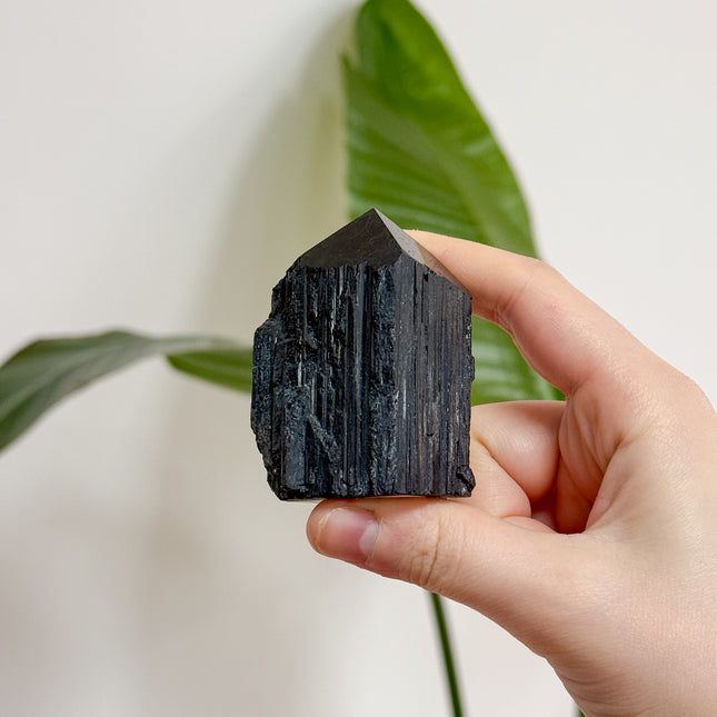 Turmalin Schörl Spitze (halbpoliert)