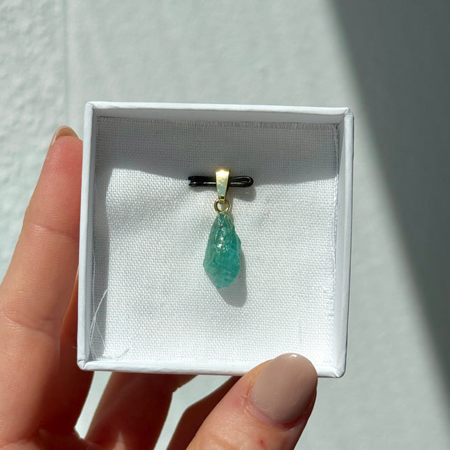 Blauer Turmalin (Indigolith)- Rohstein Kettenanhänger