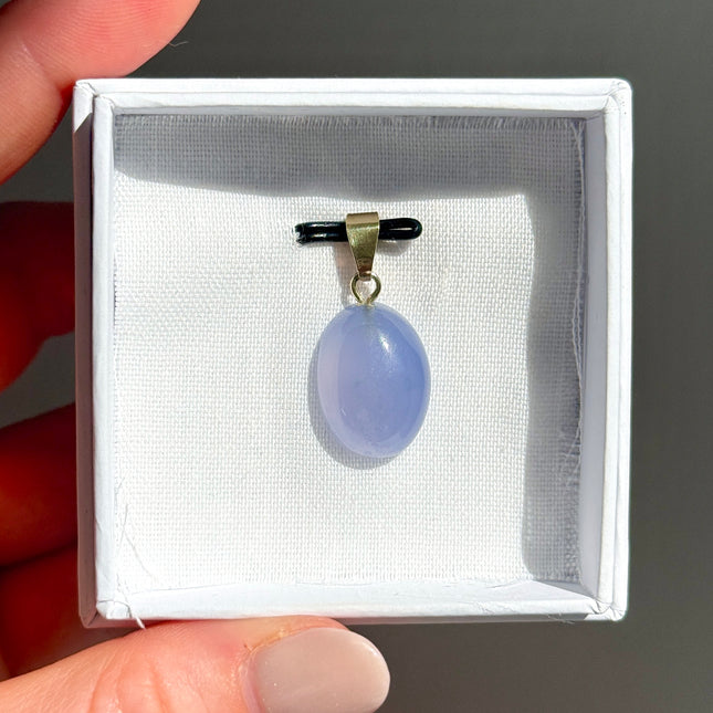 Blue Lace Agate (Blauer Chalcedon) Cabochon Kettenanhänger