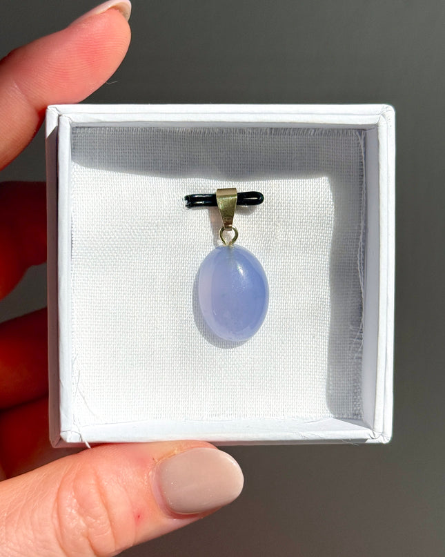 Blue Lace Agate (Blauer Chalcedon) Cabochon Kettenanhänger