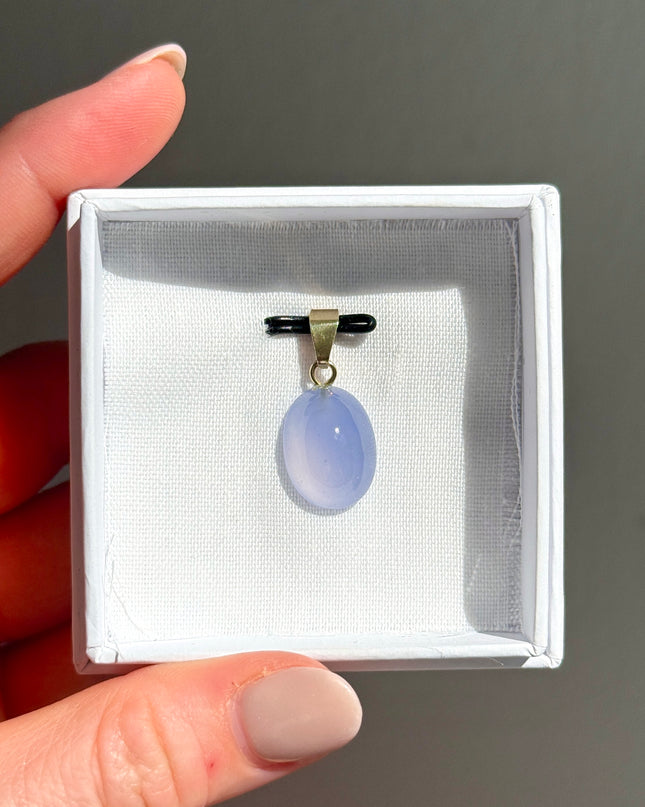 Blue Lace Agate (Blauer Chalcedon) Cabochon Kettenanhänger