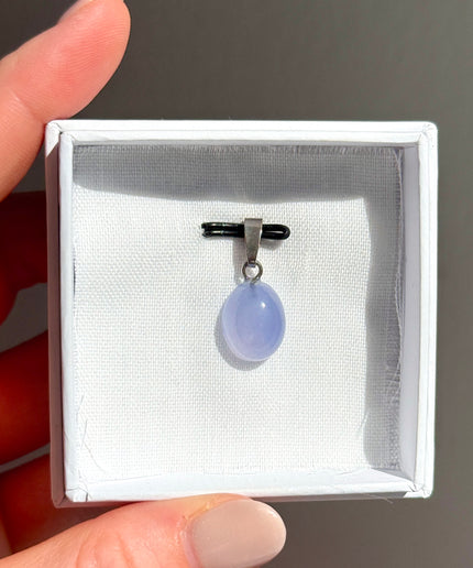 Blue Lace Agate (Blauer Chalcedon) Cabochon Kettenanhänger