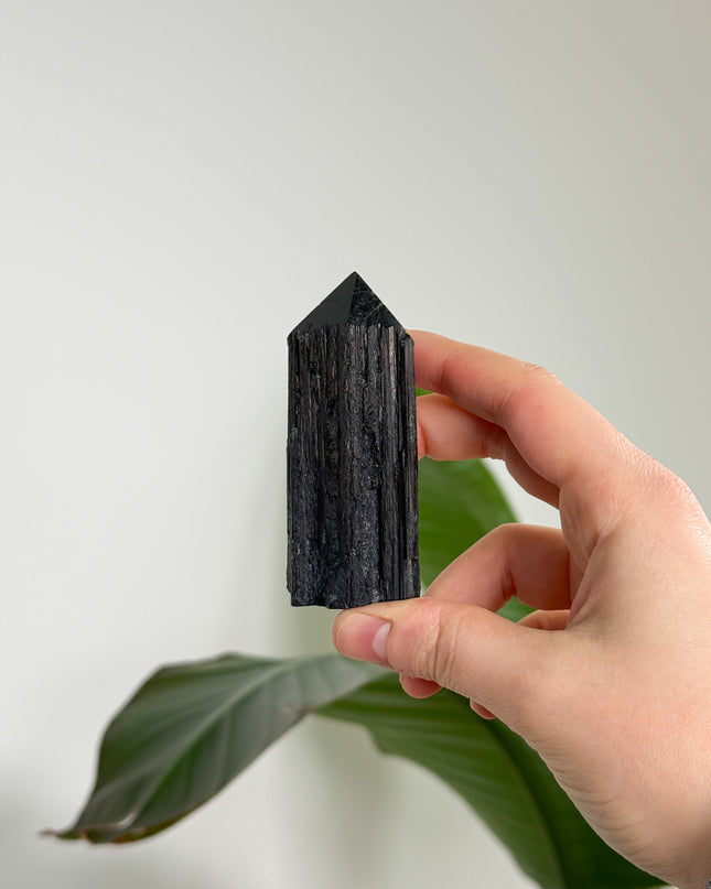 Turmalin Schörl Spitze (halbpoliert)