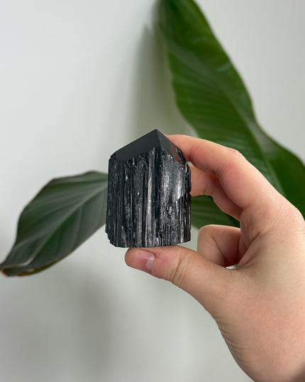 Turmalin Schörl Spitze (halbpoliert)