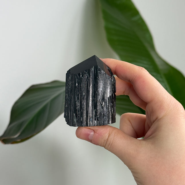 Turmalin Schörl Spitze (halbpoliert)