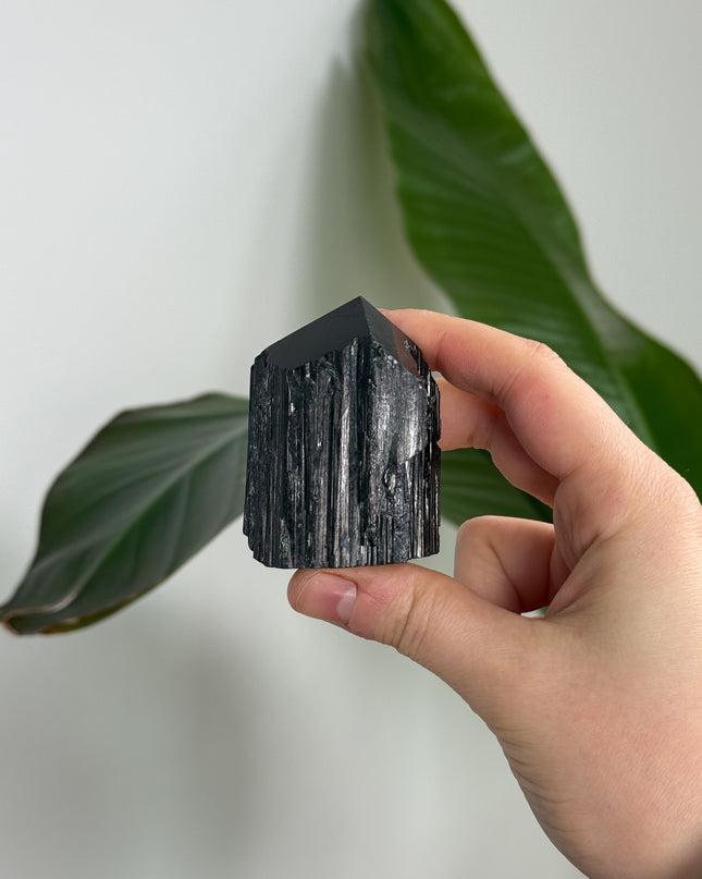 Turmalin Schörl Spitze (halbpoliert)