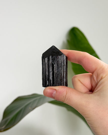 Turmalin Schörl Spitze (halbpoliert)