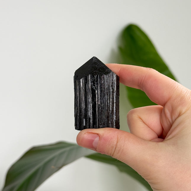 Turmalin Schörl Spitze (halbpoliert)