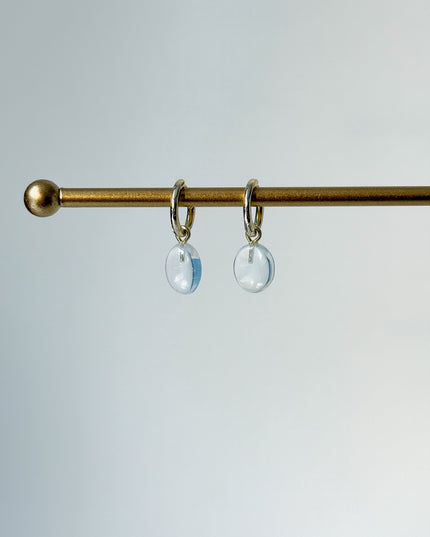 blauer Mondstein Cabochon Ohrringe – mit Hoop vergoldet