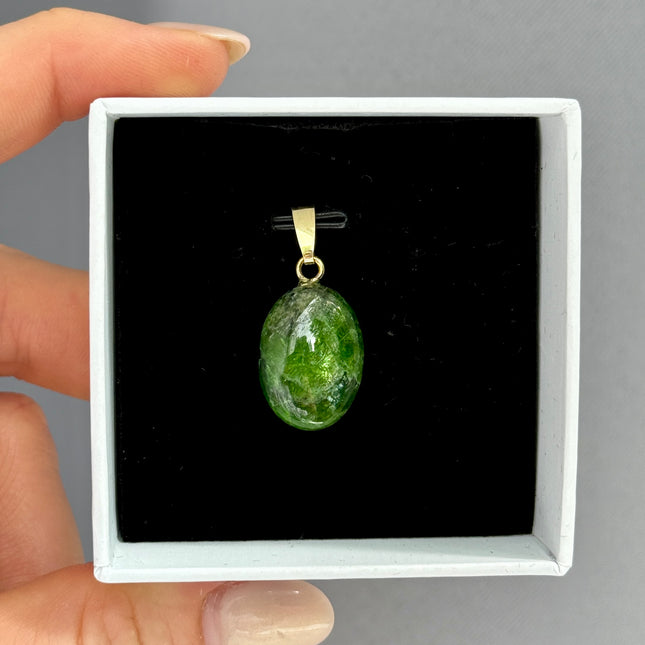 Chromdiopsid Cabochon Kettenanhänger