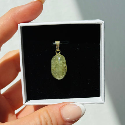 Grüner Granat (Grossular) Kettenanhänger