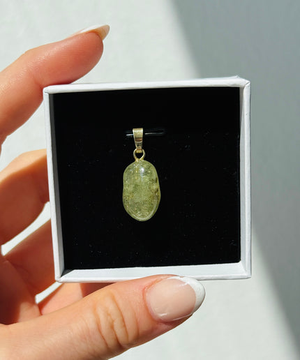 Grüner Granat (Grossular) Kettenanhänger