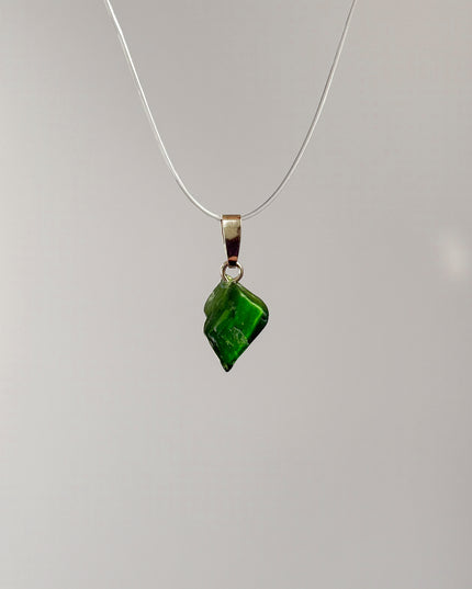 Chromdiopsid Rohstein Kettenanhänger