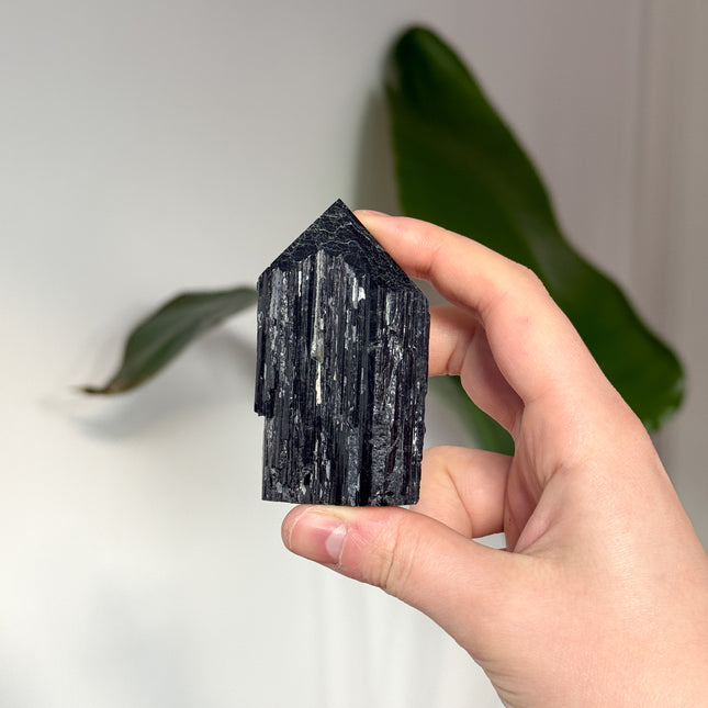 Turmalin Schörl Spitze (halbpoliert)