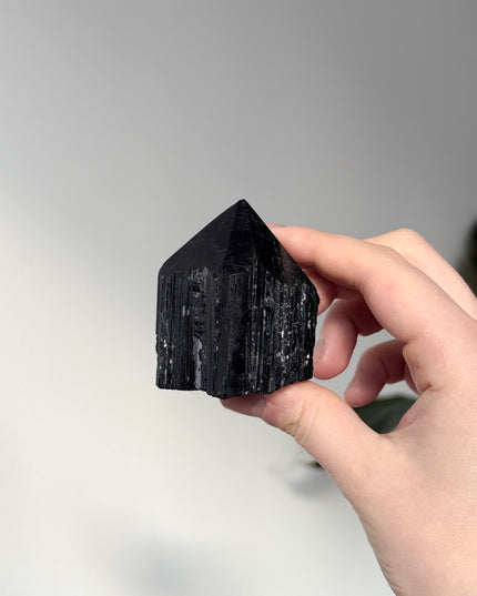 Turmalin Schörl Spitze (halbpoliert)