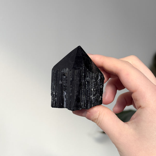 Turmalin Schörl Spitze (halbpoliert)