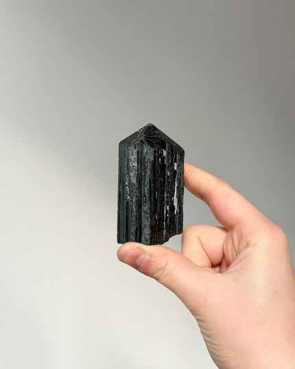 Turmalin Schörl Spitze (halbpoliert)