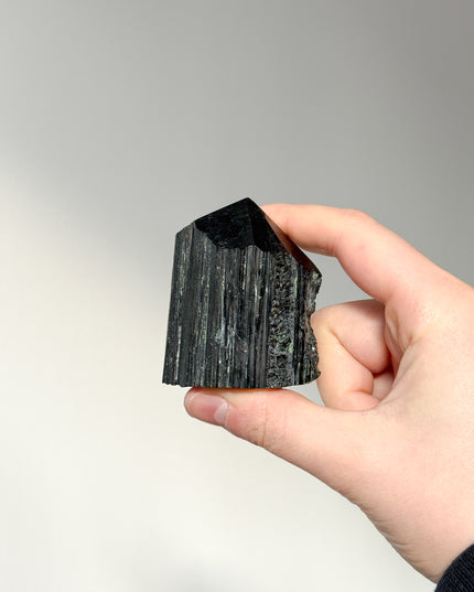 Turmalin Schörl Spitze (halbpoliert)