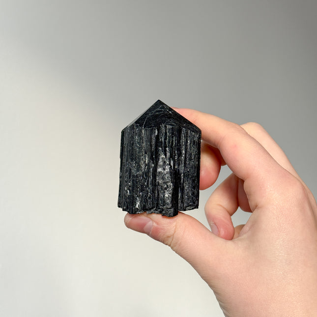 Turmalin Schörl Spitze (halbpoliert)