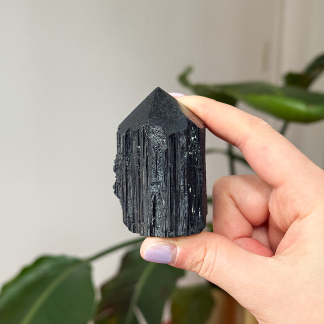 Turmalin Schörl Spitze (halbpoliert)